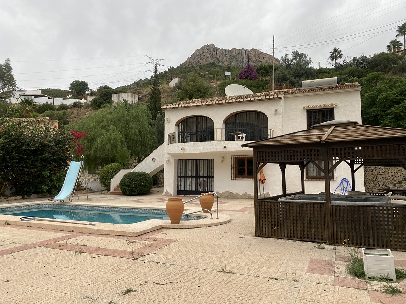 Calpe… Partida Canuta, fantastic large 5 bed villa, requires up-dating